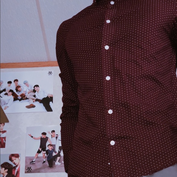Maroon pattern button up - Picture 4 of 5